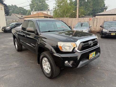 Used 2012 Toyota Tacoma 4x4 Access Cab V6 w/ TRD Off-Road Pkg image 85