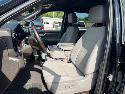 Used 2023 Chevrolet Silverado 1500 LT AWD/4WD image 9