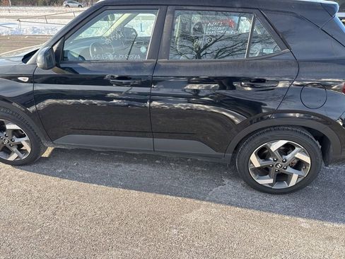 Used 2023 Hyundai Venue SEL image 14