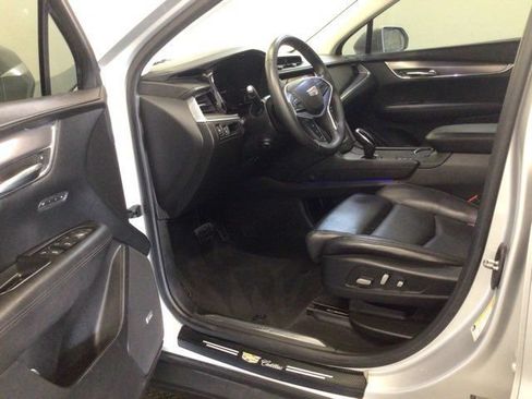 Used 2017 Cadillac XT5 Luxury w/ Driver Awareness Package AWD/4WD image 9