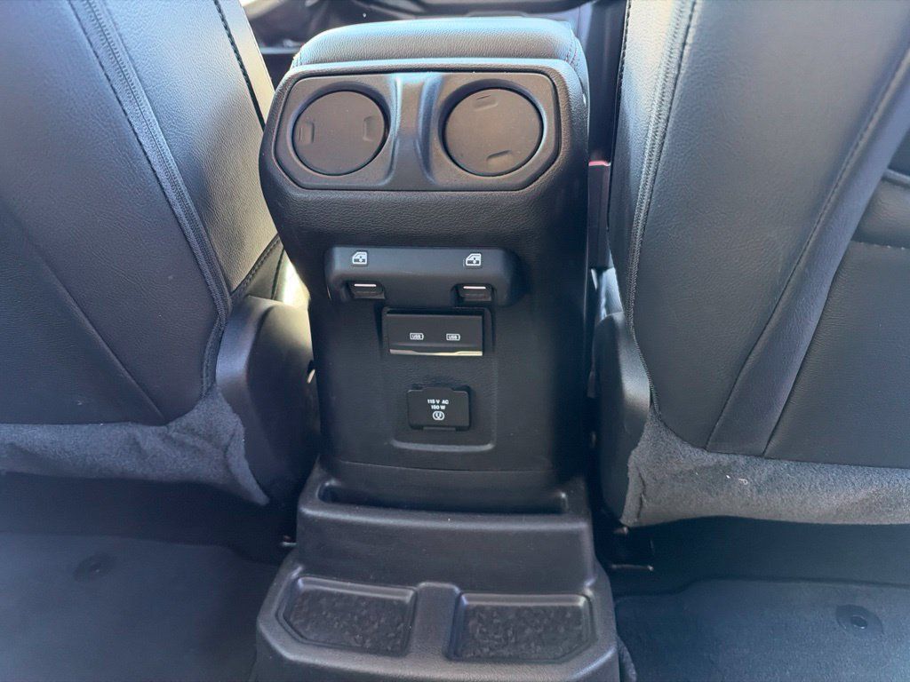 Used 2022 Jeep Wrangler Unlimited Sahara AWD/4WD image 15