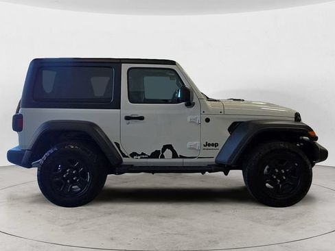 Used 2025 Jeep Wrangler Sport AWD/4WD image 4
