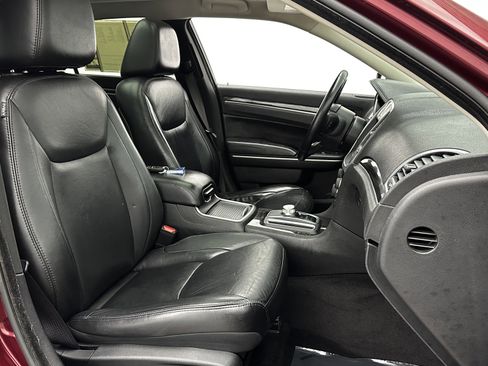 Used 2018 Chrysler 300 Touring L image 33