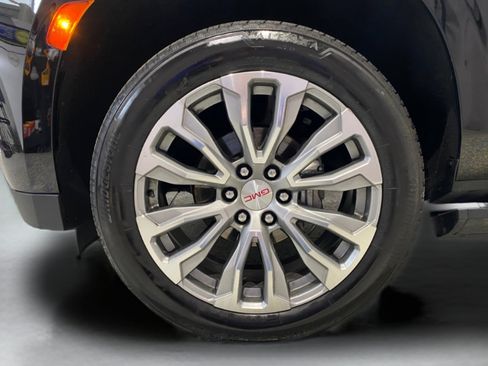 Used 2022 GMC Yukon XL Denali image 8