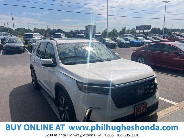 Used 2023 Honda Pilot Touring image 1