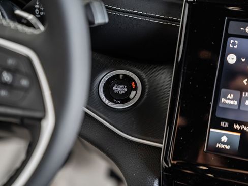 New 2025 Jeep Grand Cherokee Laredo X w/ Luxury Tech Group I image 25