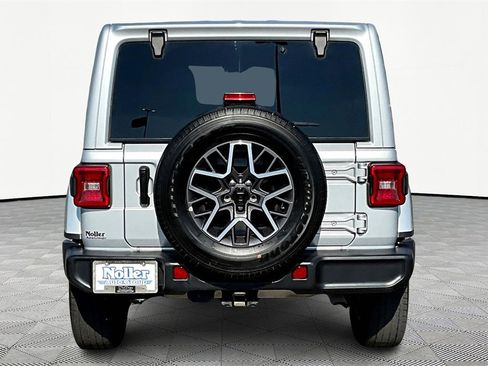 Used 2024 Jeep Wrangler Sahara image 4