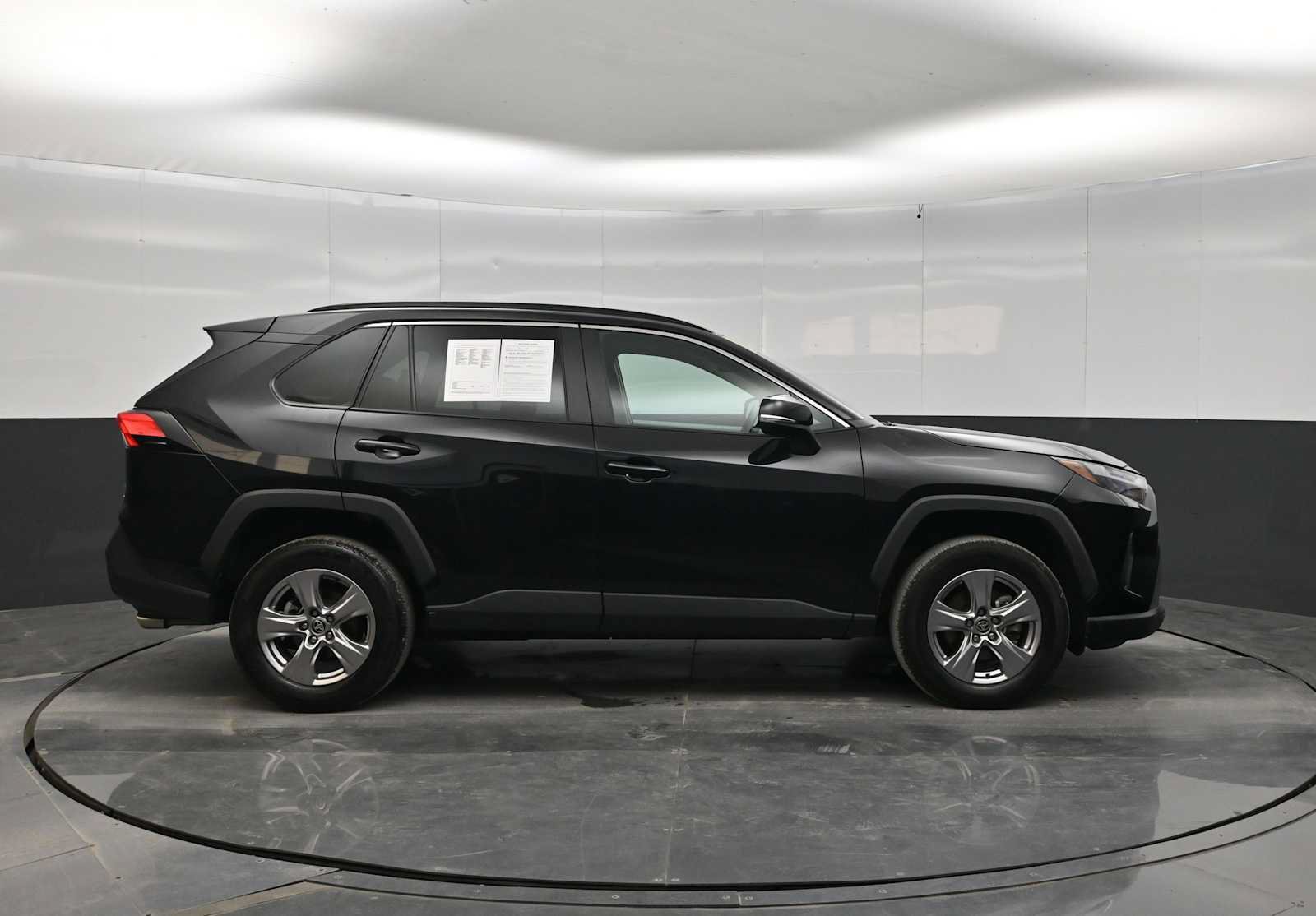 Used 2025 Toyota RAV4 XLE AWD/4WD image 9