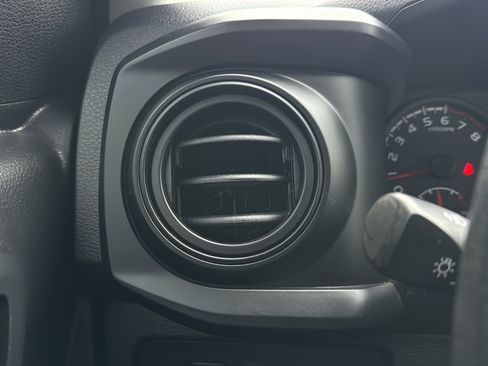 Used 2023 Toyota Tacoma SR AWD/4WD image 23