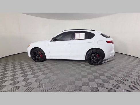 Used 2023 Alfa Romeo Stelvio Veloce AWD/4WD image 46