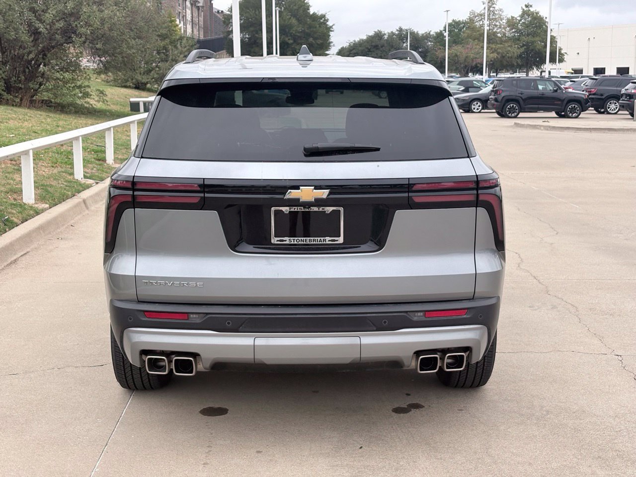 Used 2025 Chevrolet Traverse LT FWD image 5