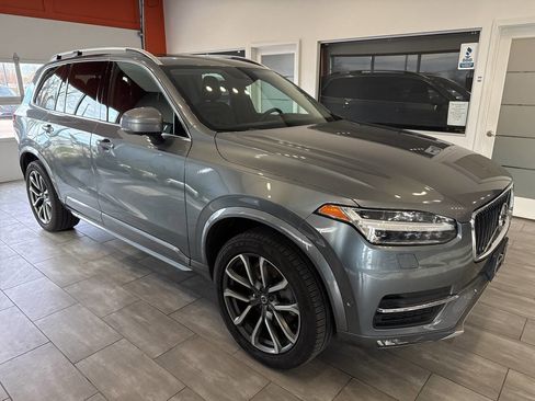 Used 2018 Volvo XC90 T6 Momentum w/ Convenience Package image 10