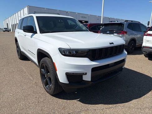 Used 2024 Jeep Grand Cherokee L Limited w/ Black Appearance Package AWD/4WD image 2