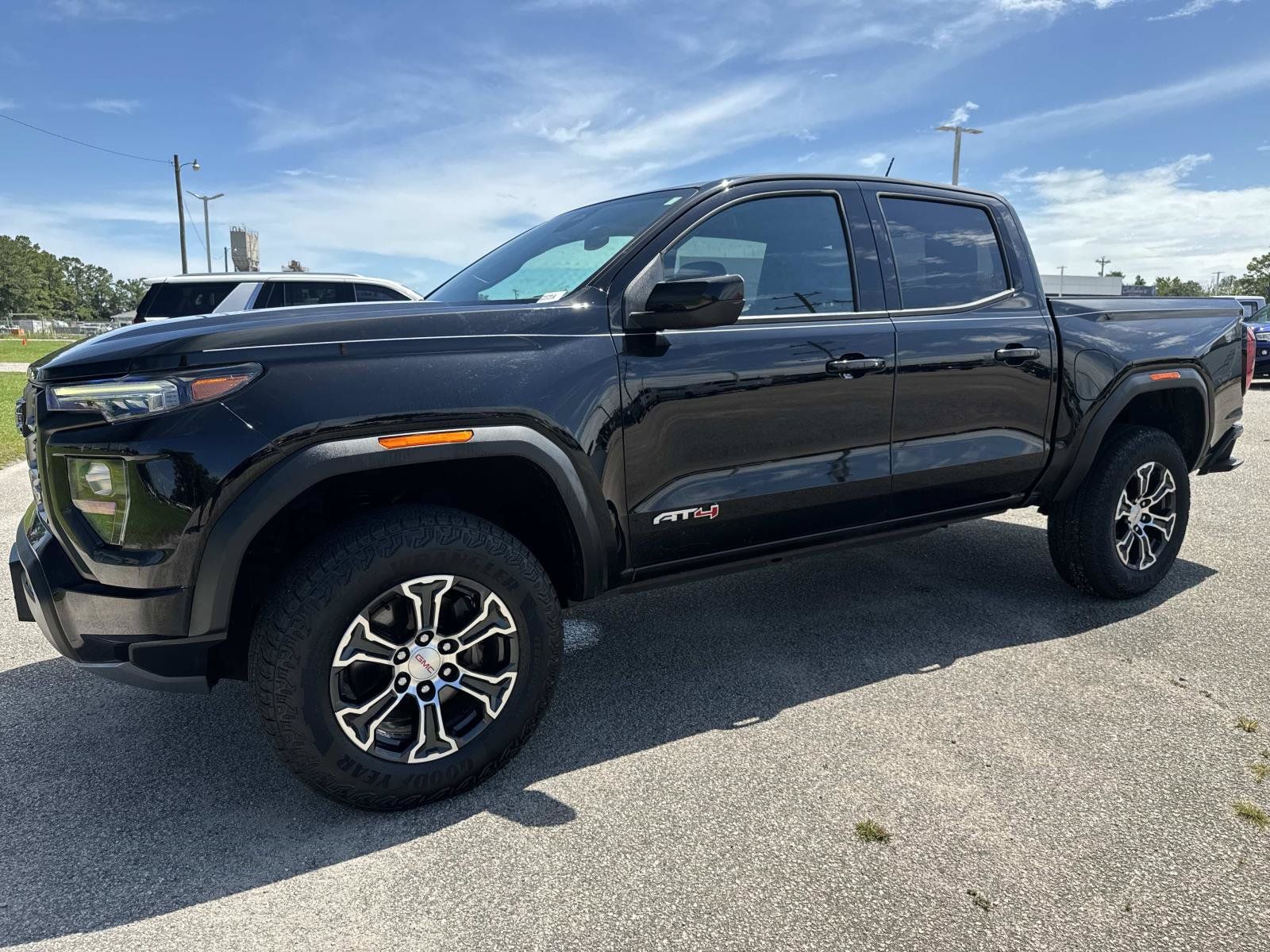 Used 2023 GMC Canyon AT4 w/ AT4 Premium Package AWD/4WD image 8
