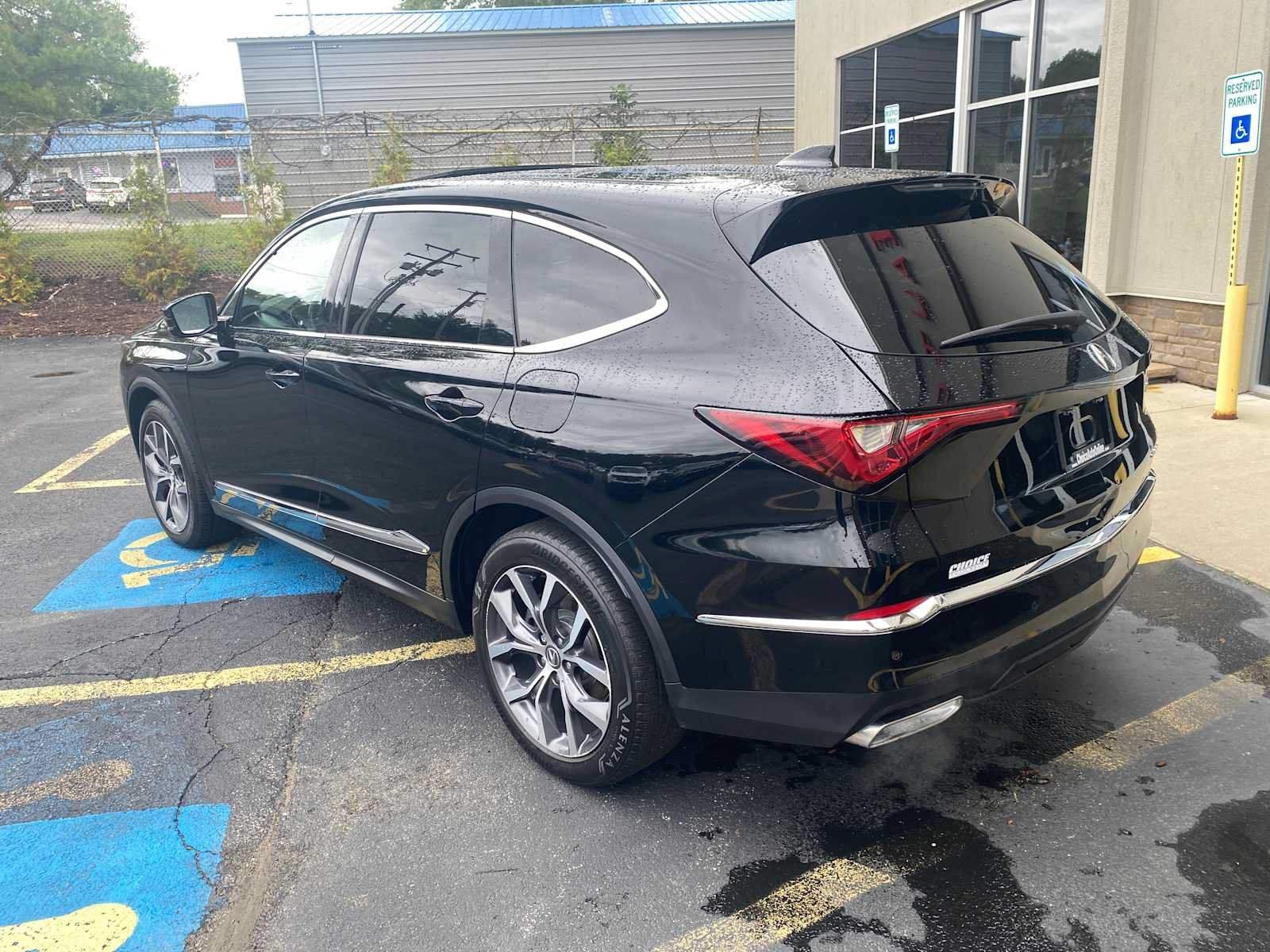 Used 2024 Acura MDX w/ Technology Package AWD/4WD image 3
