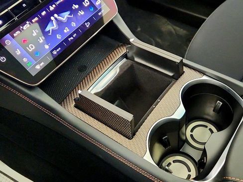 Used 2025 Maserati Grecale Folgore image 17