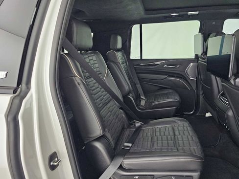 Used 2023 Cadillac Escalade ESV V image 12