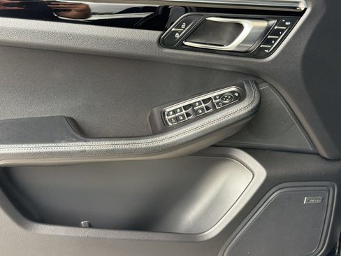 Used 2023 Porsche Macan AWD/4WD image 13