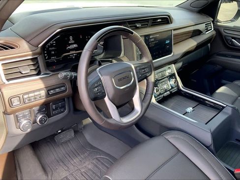 Used 2024 GMC Yukon XL Denali w/ Advanced Technology Package image 18