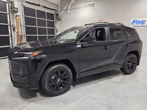 Used 2026 Toyota RAV4 SE FWD image 3