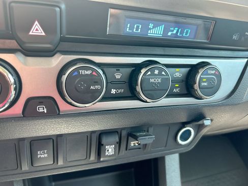 Used 2023 Toyota Tacoma SR5 AWD/4WD image 17