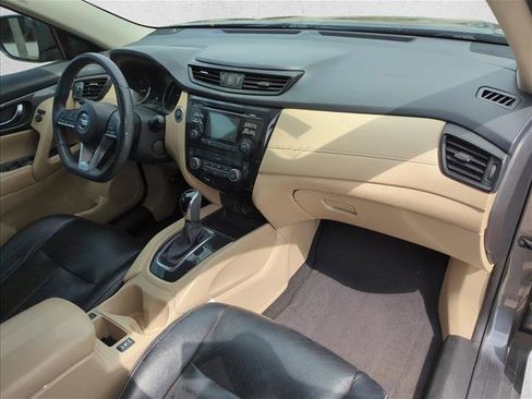 Used 2017 Nissan Rogue SV FWD image 23