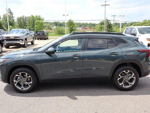 Used 2025 Chevrolet Trax LT w/ Driver Confidence Package FWD image 24