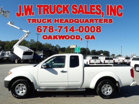 Used 2018 Nissan Frontier S image 2