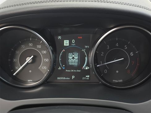 Used 2019 Jaguar E-PACE SE image 22