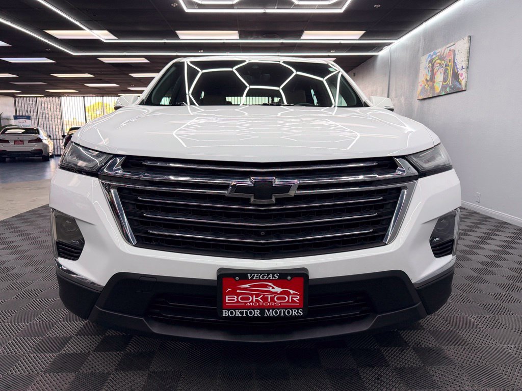Used 2022 Chevrolet Traverse LT w/ LT Premium Package FWD image 3