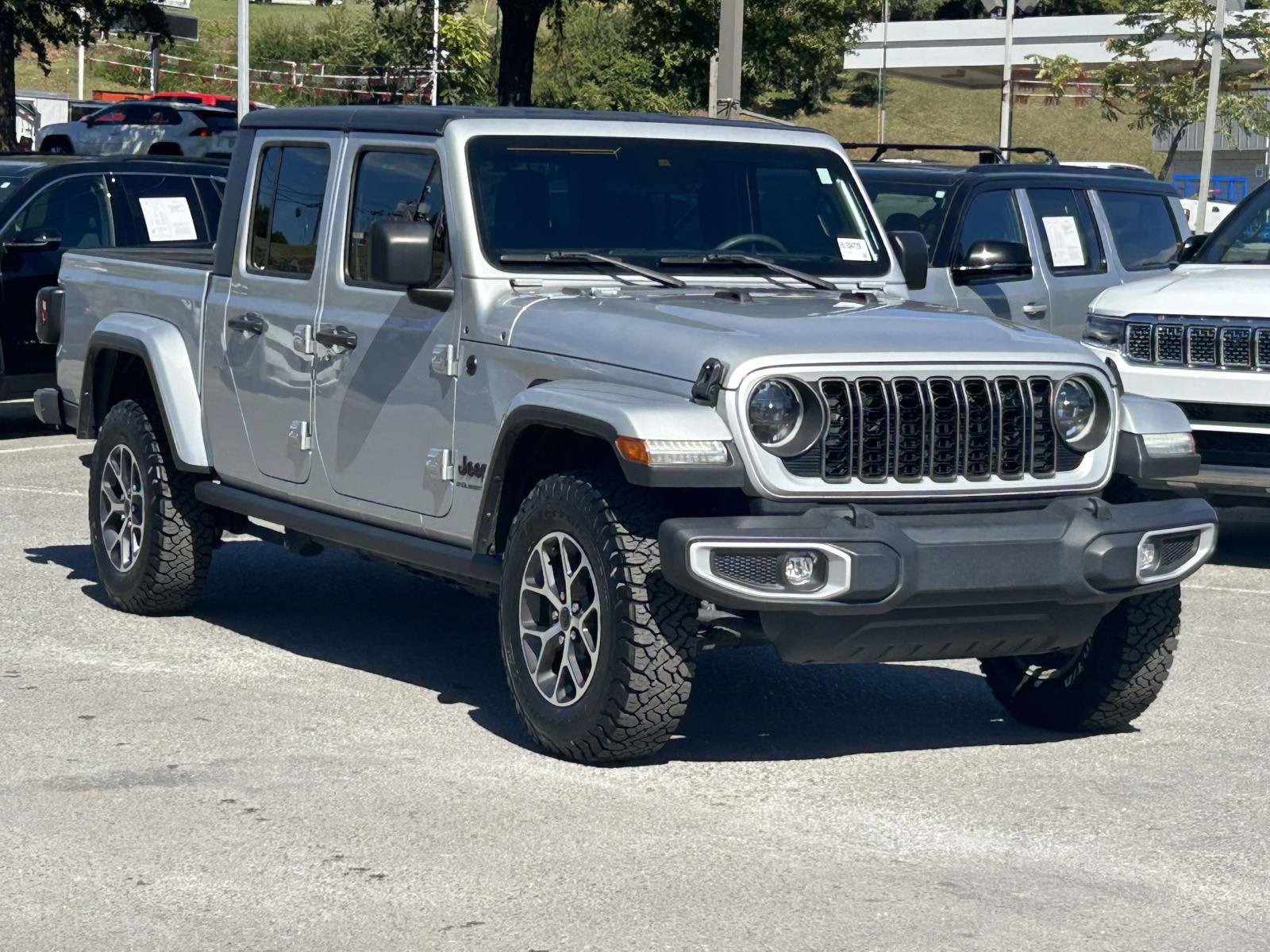 Used 2024 Jeep Gladiator Sport AWD/4WD image 1