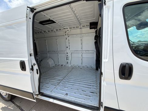Used 2024 RAM ProMaster 2500 w/ Convenience Group FWD image 22