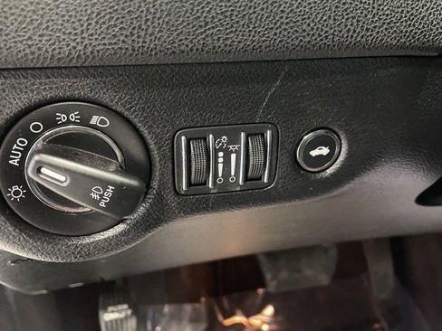 Used 2017 Chrysler 300 C image 24