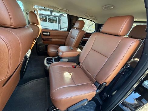 Used 2016 Toyota Sequoia Platinum image 7