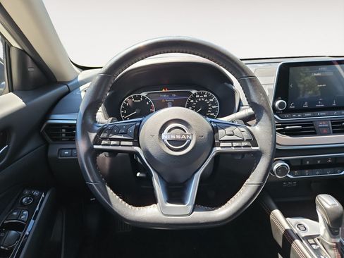 Used 2024 Nissan Altima 2.5 SR FWD image 12