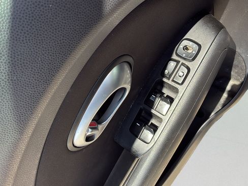Used 2016 Kia Soul FWD image 21