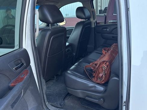 Used 2011 GMC Yukon XL SLT w/ SLT-2 Equipment Package AWD/4WD image 18