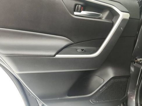 Used 2021 Toyota RAV4 XLE FWD image 9