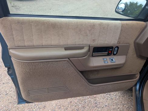 Used 1994 Chevrolet Blazer 4WD image 9