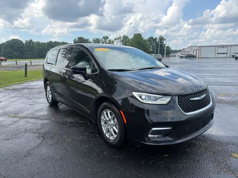 New 2026 Chrysler Pacifica Select FWD image 3