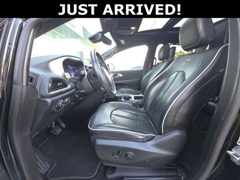 Used 2019 Chrysler Pacifica Limited w/ Advanced Safetytec Group FWD image 15
