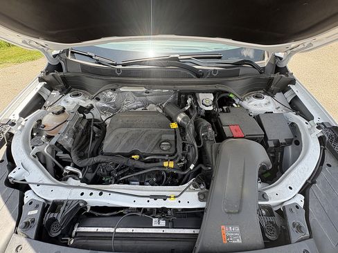 Used 2025 Chevrolet Trax LT FWD image 13