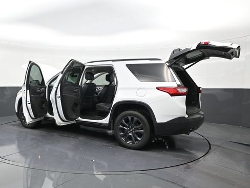 Used 2021 Chevrolet Traverse RS FWD image 32