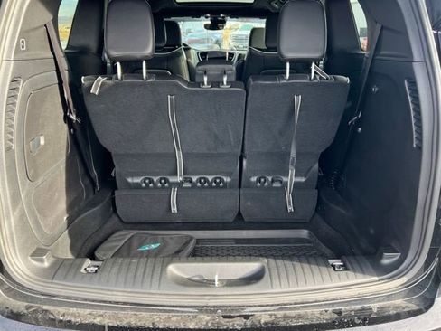 Used 2025 Chrysler Pacifica Premium image 9