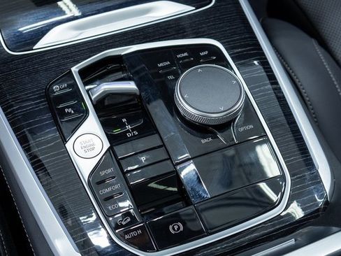 Used 2025 BMW X5 xDrive40i w/ M Sport Package image 18