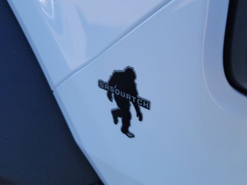 New 2025 Ford Bronco Badlands image 9