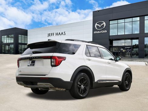 Used 2025 Ford Explorer Active w/ Active Comfort Package RWD image 3