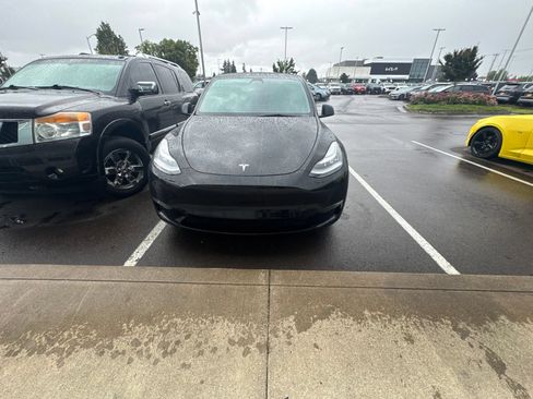 Used 2023 Tesla Model Y Long Range AWD/4WD image 2