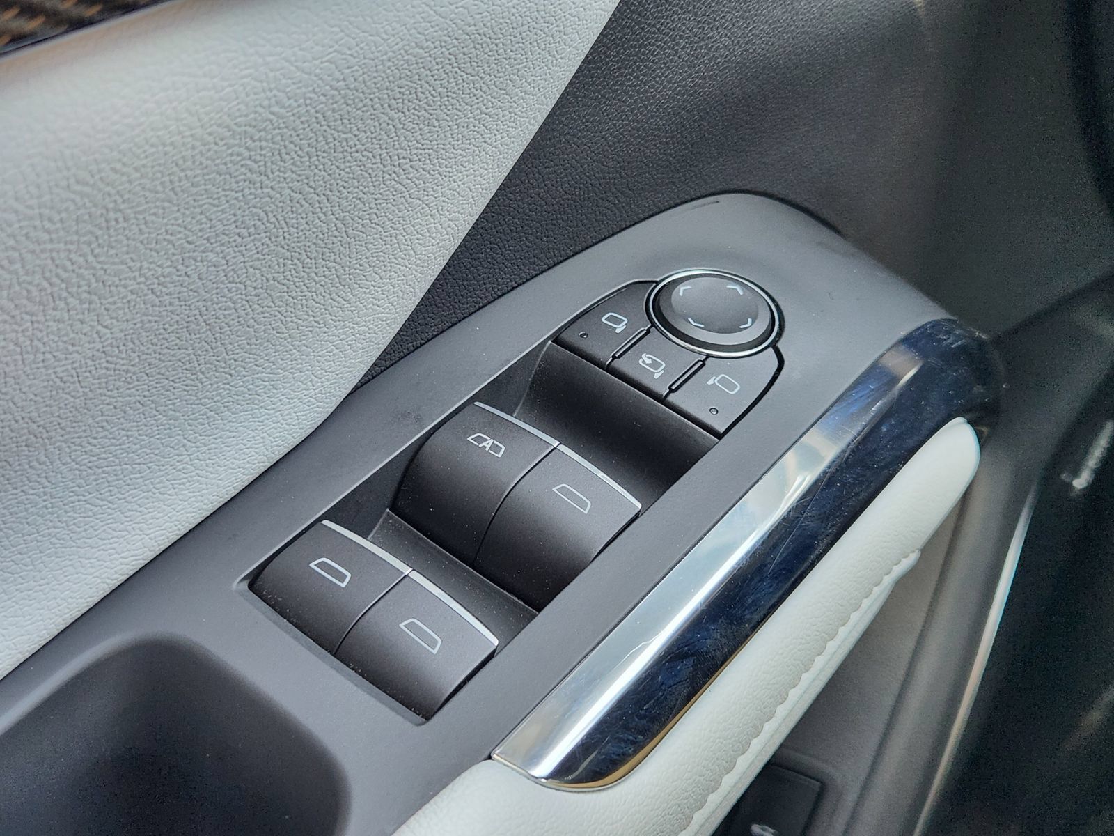 Used 2026 Chevrolet Traverse High Country w/ LPO, Floor Liner Package FWD image 29