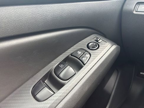 Used 2025 Nissan Altima 2.5 SV image 11